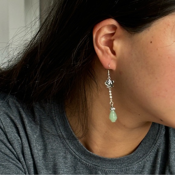 SILVER AND GREEN JADE LOTUS FLOWER DROP EARRINGS - Picture 2 of 8
